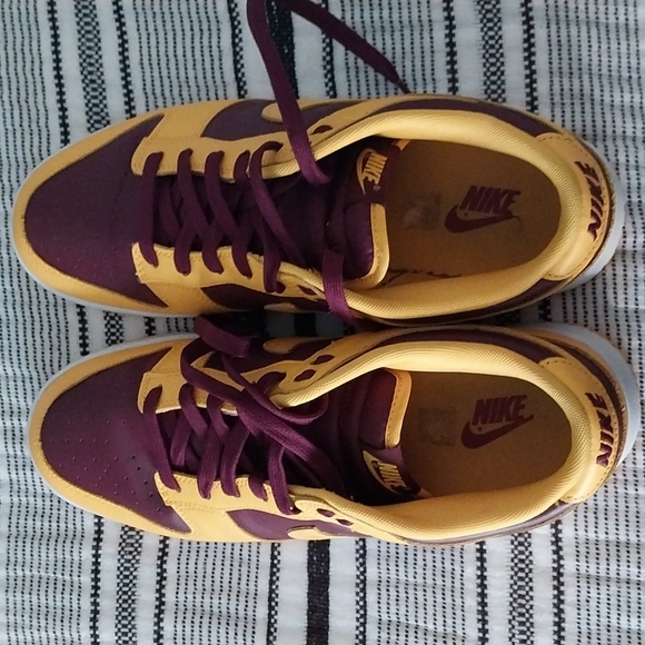 maroon and gold dunks